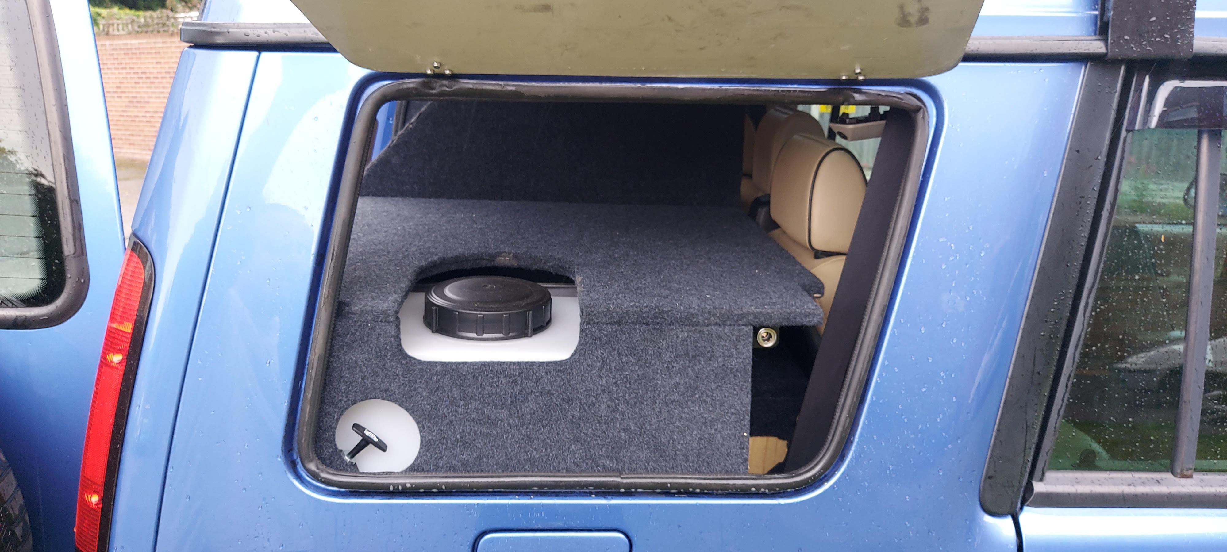 water side hatch 70 litre on board water tank
