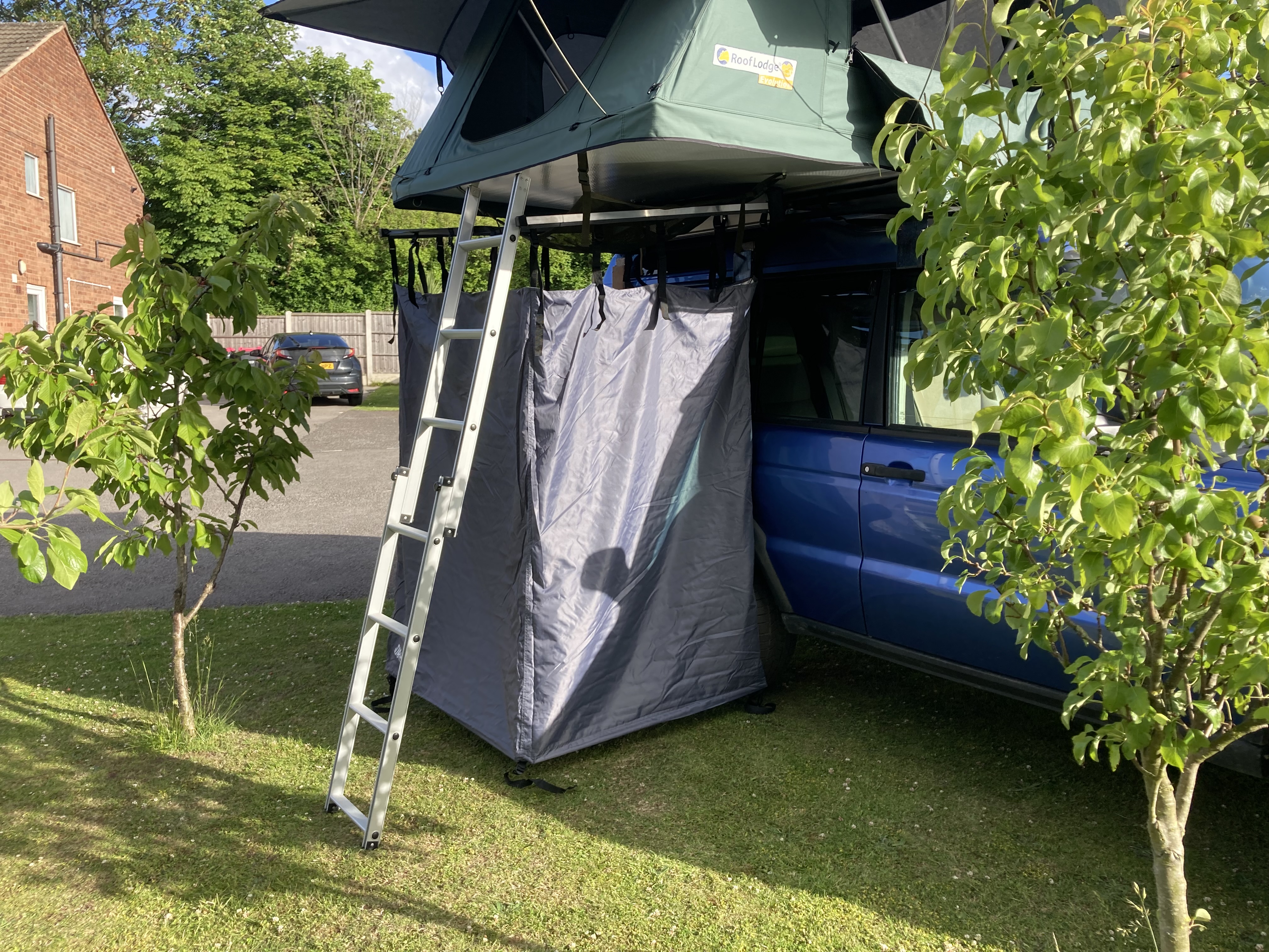 Outdoor shower room